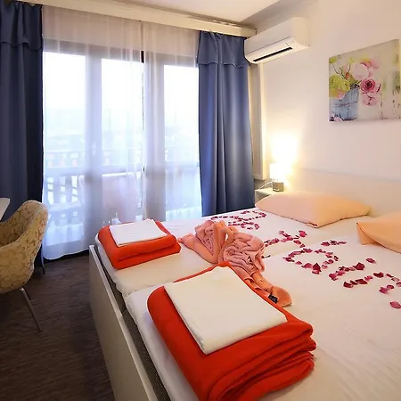 Guest house Zeba & Riviera 3*